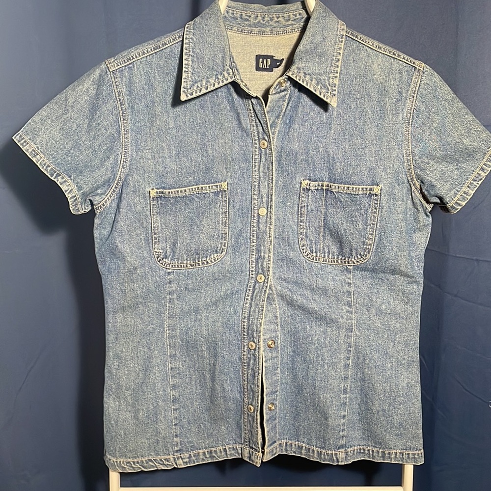 Womens GAP jean button down shirt - size M